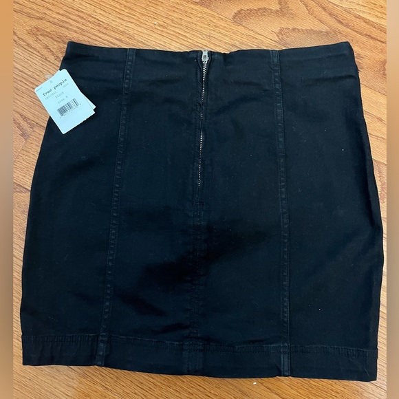 Free People Stretchy Black Mini Skirt with Zipper Closure in Back NWT — 8 - Picture 6 of 6